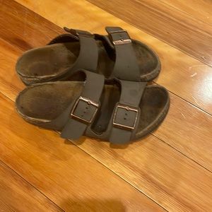 Size 32 kids used to strap brown very comfortable